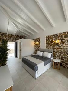 Postel nebo postele na pokoji v ubytování Trocadero Luxury Suites
