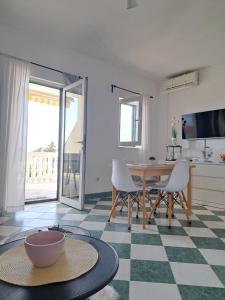 A television and/or entertainment centre at Apartman Ita