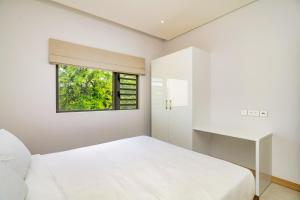 Letto o letti in una camera di Sea N Tree Beachfront Residences