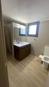 A bathroom at VILLA ANTHIMOS