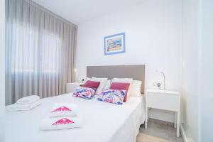 Posteľ alebo postele v izbe v ubytovaní Apart-rent Apartament Bahia 0023