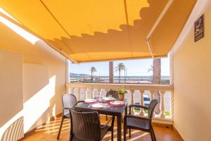 Balkón alebo terasa v ubytovaní Apart-rent Apartament Bahia 0023