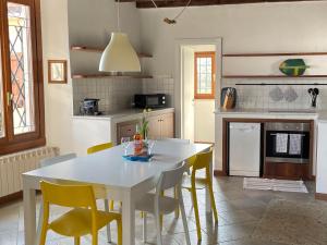 A kitchen or kitchenette at Agriturismo valsiniga