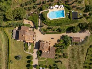 an aerial view of a house with a swimming pool at Casa Portagioia in Castiglion Fiorentino