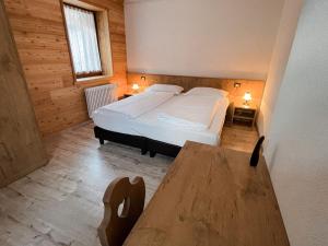 Postel nebo postele na pokoji v ubytování Albergo Al Pin