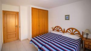 A bed or beds in a room at Primera línea Playa Cargador - Playamar 1021 - ALBERT VILLAS