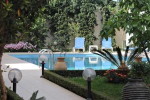 Bazén v ubytování Golden Rose Suites nebo v jeho okolí