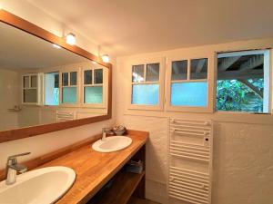 a bathroom with two sinks and a large mirror at Villa spacieuse avec jardin pour 16 personnes - FR-1-736-31 in Lège-Cap-Ferret +10 photos