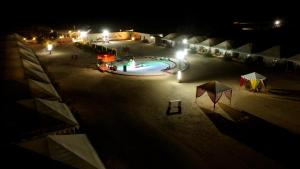 Royal Adventure Jaisalmer Resort内部或周边的泳池