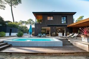 Swimmingpoolen hos eller tæt på La Villa Canopée du Lac