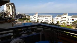 Balkón nebo terasa v ubytování 2 Bedroom Chalet in Kaslik Generator is including