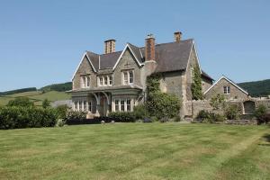 an old stone house with a large grass yard at Wilde Lodge By Birch Stays in Bucknell