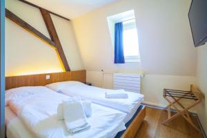 Postel nebo postele na pokoji v ubytování easyHotel Basel - self service and self check-in