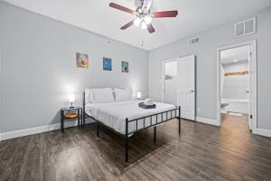 Ένα ή περισσότερα κρεβάτια σε δωμάτιο στο Modern Stay 2 Beds, 1 Bath Pool +22 φωτογραφίες