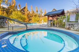 Φωτογραφία από το άλμπουμ του The Aspens 2BR, Upper Village, Sleeps 5, Pool, Hot Tub & Gym σε Γουίσλερ