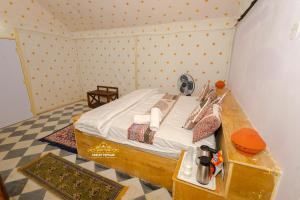 Desert Popular Resort & Camp客房内的一张或多张床位