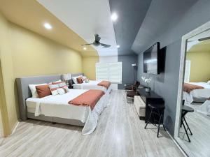 a bedroom with two beds and a mirror at EaDo Townhome Pool Table By Convention & Stadiums in Houston