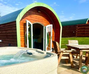 Bazén v ubytování Barnharrow Holiday Pods nebo v jeho okolí