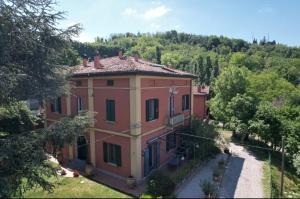an image of a house in the middle of a forest at Dimora Persichetto in Bologna