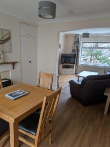 Kuchyň nebo kuchyňský kout v ubytování Jigsaw Cottage Whitby