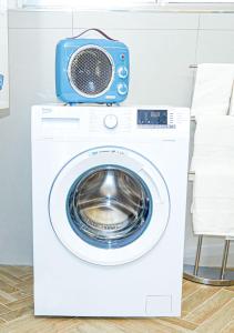 a washing machine with a radio on top of it at Esmeralda Holiday Home in Bracciano