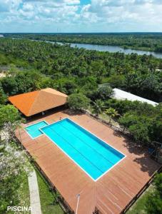 an overhead view of a swimming pool on a wooden deck at Refúgio em Barreirinhas Chalé in Barreirinhas