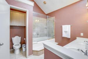 Bany a 2 Mi to Houston Funplex Home with Private Yard!