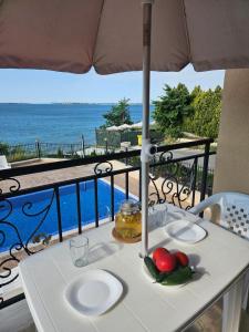 Γενική θέα στη θάλασσα ή θέα στη θάλασσα από  αυτό το διαμέρισμα