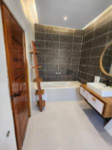 Sublime appartement 2 chambres - Résidence Sabyra的一间浴室