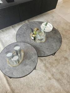 Sublime appartement 2 chambres - Résidence Sabyra的酒水