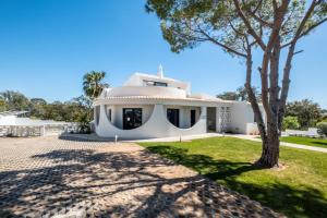 Το κτήριο όπου στεγάζεται  η παραθεριστική κατοικία