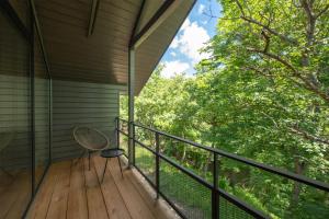 Balkón nebo terasa v ubytování Kiketi Farm Hotels
