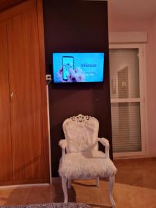 Televízia a/alebo spoločenská miestnosť v ubytovaní Atico Duplex Llandells 21