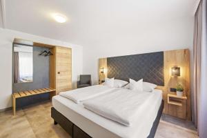 Postel nebo postele na pokoji v ubytování Best Western Hotel Favorit + 56 fotografií