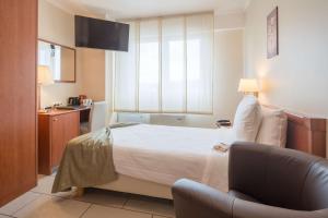 Letto o letti in una camera di Best Western Plus Grand Hotel Victor Hugo