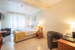 Letto o letti in una camera di Best Western Plus Grand Hotel Victor Hugo