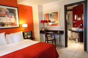 Letto o letti in una camera di Best Western Plus Grand Hotel Victor Hugo