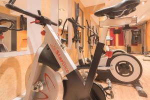 Palestra o centro fitness di Best Western Plus Grand Hotel Victor Hugo