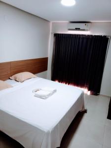 Postel nebo postele na pokoji v ubytování Hotel dos Reis