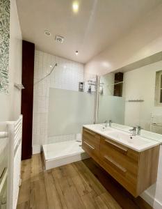 Koupelna v ubytování Gîte familial en pleine nature- Domaine Temali + 34 fotografií