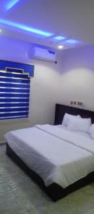 Una cama o camas en una habitación de Blusporting hotel & suite