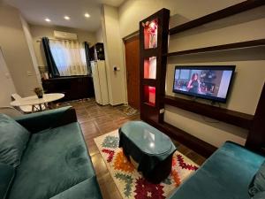 TV a/nebo společenská místnost v ubytování Sadam luxury Guest House