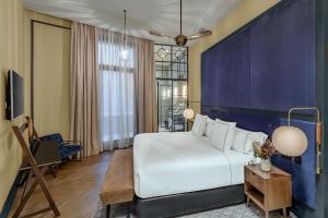 CoolRooms Palacio de Atocha房間的床