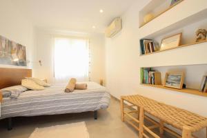 Gallery image of Nuria Apt in Cala de Sant Vicent +7 photos