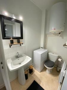 Bilik mandi di Charmant T2 - Centre - 4 personnes
