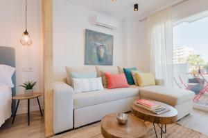 Ein Sitzbereich in der Unterkunft Rental Holidays Apartment