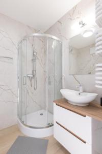 a bathroom with a shower and a sink at SuperApart Modern Stay Ursynów Pileckiego - Parking w cenie in Warsaw +12 photos
