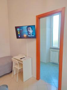 TV a/nebo společenská místnost v ubytování F.A.M. ROOMS