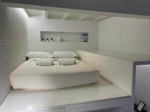 A bed or beds in a room at Lola Loft