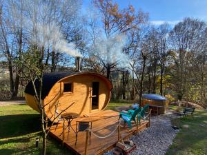 Vrt pred nastanitvijo Tiny Resort Chotěvice 1